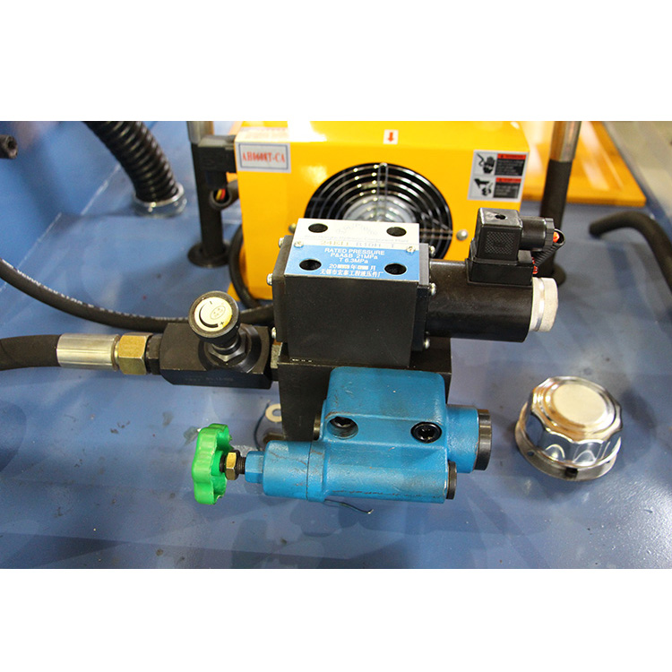 Thread cutting machineThread rolling machines produce tie rods, anchor bolts and other bolts